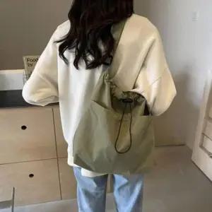 [패션] 가볍고 바스락거리는 데일리 스트랩 숄더 크로스백 캐주얼 가방