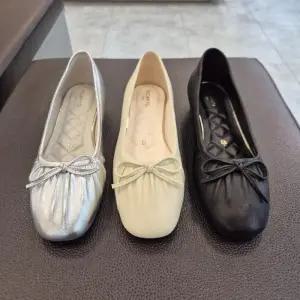 엘칸토 HC11 양가죽 여성 플랫 1CM 세미정장 플랫 펌프스  Q7B3U61X3T