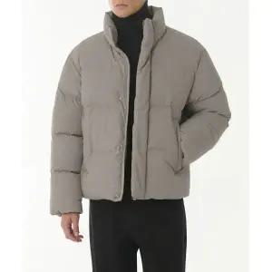 무신사스탠다드 프리미엄구스 다운 푸퍼 숏 패딩 재킷 그레이쉬 베이지 1630884
