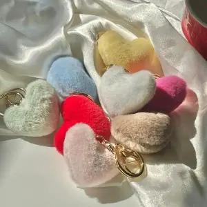 [셀러허브]하트 키링 페이크 퍼 가방 걸이 고리 에어팟 버즈 커플 남녀 공용 커플 우정 털 (S35130427)