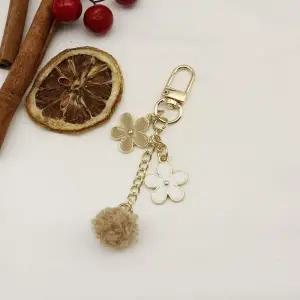 [셀러허브]우정 커풀 플라워 컬러볼 골드 꽃 볼 버즈 다용도 키링 (S45898527)