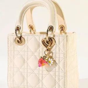 [셀러허브]딸기 하트 키링 과일 키홀더 열쇠고리 (S43300584)