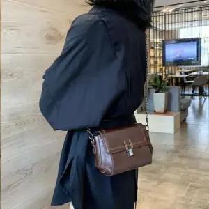 (H.LINE) 체인끈 여성 페미닌 데일리 미니 크로스백