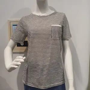 갤러리아 안지크(여름 마감특가한정수량)얇은소재 줄무늬티셔츠 AG2TS5190