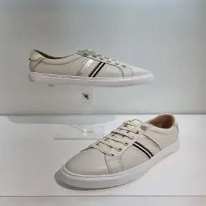 [에스콰이아] 여성 발편한 밴딩끈 스니커즈 굽3센치 YACSHZ584