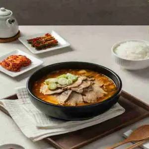 추추얼큰돼지국밥 500g 10팩 돼지고기 수육이 가득