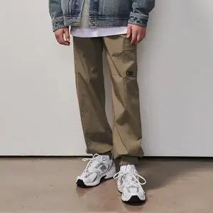 [에꼴리에] 남자 봄이월 사이드 포켓 커브드 조거바지(25A1202)