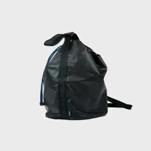 [본사공식] 트레통 나일론 립 슬링백 (TN25SSBG03-BLACK)