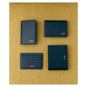 질스튜어트 액세서리 남성 선물추천박스포장LINDBERG 다크네이비 내부 배색 소가죽 카드 지갑 244176