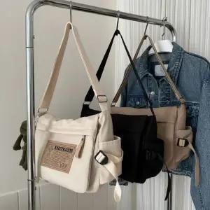 남여공용 페이퍼패치 메신저백 슬링백 커플 크로스백