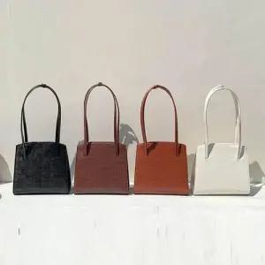 여자숄더백 롱 핸들 숄더백 스트랩 똑딱이 내부 지퍼 데일리백