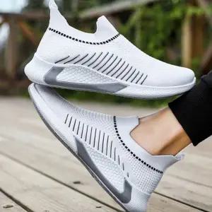 남성 니트 스니커즈 키높이 캐주얼 끈없는 남성 미들굽 운동화 로우 슬립온 런닝 메쉬 워킹