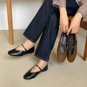 V컷 발등 스트랩 플랫 슈즈 여성 데일리 구두 플랫슈즈 단화 여성구두 데일리구두