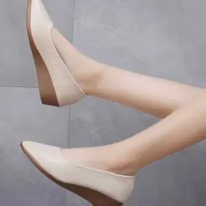 스틸레토 펌프스 정장구두 캐주얼 여성 스틸레토 키높이 데일리 오피스 베이직 사무실 단화 출근 슈즈 웨지