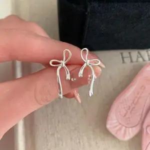 로맨틱 실버 리본 매듭 귀걸이 WFFPIF1