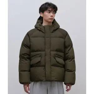 무신사스탠다드 래글런 후디드 다운 숏 패딩 재킷 카키 1622944