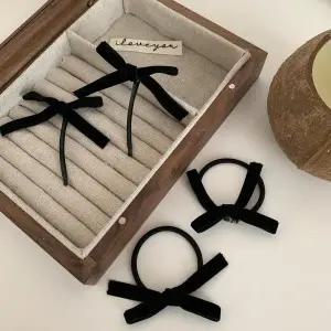 [셀러허브]리본 실핀 실삔 머리끈 고무줄 블랙 벨벳 포인트 공연 발레코어 헤어곱창 헤어슈 (S35130594)