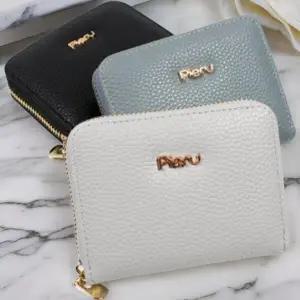 [아트박스]/다잇템 여성 탄탄가죽 자크 자수 사각 반지갑