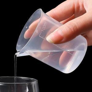 투명 측정 컵 플라스틱 액체 용기 규모 졸업 실린더 학교 실험실 혼합 주방 바 도구 100/50ML