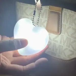 가방장식 LED 키링 하트 소품 후레쉬