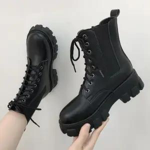 [라일리] Rly 여자 통굽 첼시 워커 키높이 슈즈 신발