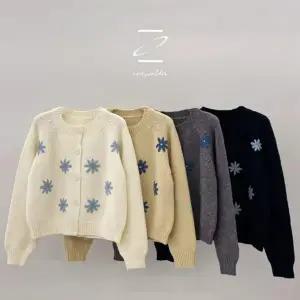 에버스발더 가디건 니트 꽃자수 노란색가디건 가디건코디 꽃무늬 봄가디건 봄 니트가디건 봄옷 봄코디 여성