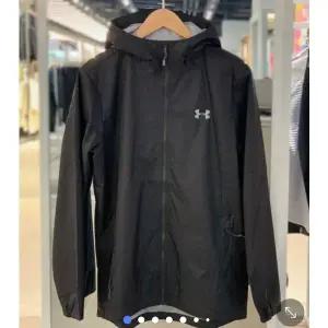 [언더아머]남성 방수 스포츠 바람막이 UA Strom 레인 자켓 1321439-001