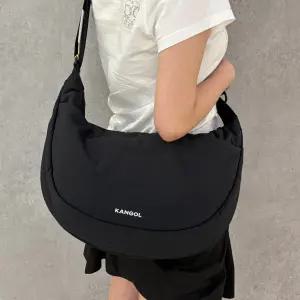 [국내정식매장] 캉골 가방 Kangol 에센셜 플러스 라지 크로스백 3362 블랙 슬링백