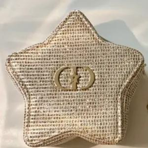 디올 뷰티 홀리데이 골드스타 다용도 파우치 / 디올 쇼핑백