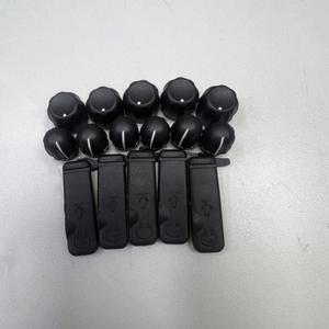 볼륨 + 채널 노브 먼지 커버는 MOTOROLA GP328, GP338, GP340, GP3188, PRO5150 및 EP450과 호환됩니다.