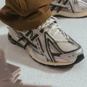 뉴발란스 1906A 남자 실버 데일리 스니커즈 [국내배송]