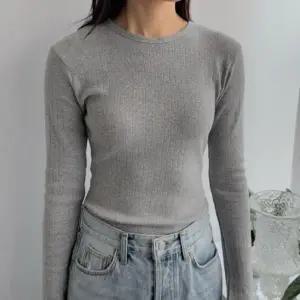 에투르 여리핏 티셔츠 그레이 슬림 여성 봄 빈티지 펀칭 프릴 물결 이너 티 여자 봄옷 레이어드제작