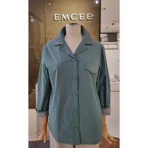 [엠씨](하남점)여성 테일러카라 다크그린 셔츠 C41BB154