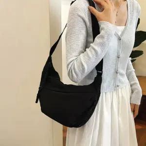 반달 여행크로스백 나일론 미니 가벼운가방 만두백