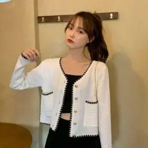 레이디직장인 변환기 출근 코디 베스트 검정 버클 니트가디건 룩 여성봄 올봄 패션라인 풀오버 귀여운 이지