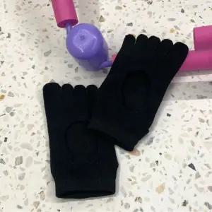 [콩심팥심]발가락 블랙 필라테스 홈트 ZF 양말