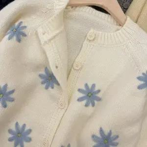 에버스발더 가디건 니트 꽃자수 아이보리가디건 봄코디 꽃무늬 봄가디건 봄 니트가디건 봄옷 가디건코디 여