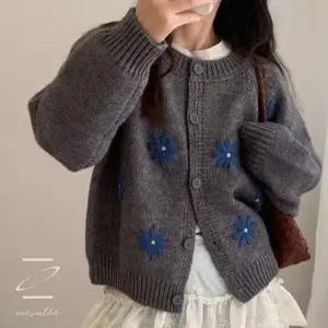 에버스발더 가디건 니트 꽃자수 회색가디건 가디건코디 꽃무늬 봄가디건 봄 니트가디건 봄옷 봄코디 겨울