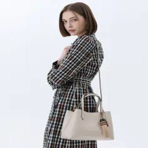 닥스 액세서리 여성 24FW [스테디셀러] 아이보리 테슬장식 소가죽 토트백 WCBA4F368IV