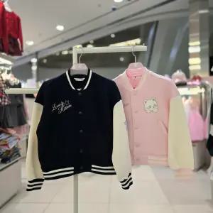 [로엠걸즈] 부클패치 배색 야구점퍼 RGJA2612C.