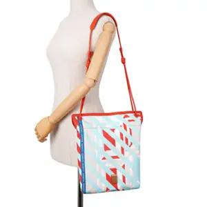 코오롱 쿠론 여성 브리즈베이 숄더백 맨하탄 레드 수납력 우수 디지털 프린트 폴리 소재