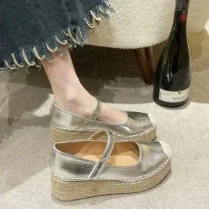 여성 키높이 통굽 운동화 밴딩 구두 웨지힐 슬립온 실버 프리미엄 에디션 35