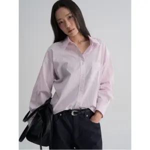 [에잇세컨즈] 베이직 스트라이프 오버핏 셔츠  라이트 핑크 (356264CM3Y)