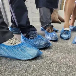 일회용 비닐 덧신 신발 커버 100개/1회용/슈즈/덮개/싸개/위생/학교/실내/행사/용/강당/체육관/작업/이사