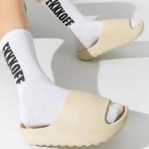 남녀 공용 여름 공항 패션 여행 바캉스 커플 슬리퍼 학생 일상룩휴가룩피서