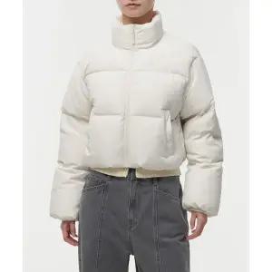 무신사스탠다드 우먼즈 다운 푸퍼 크롭 패딩 재킷 아이보리 1667240