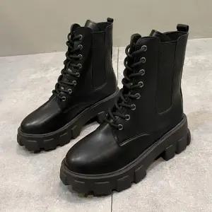 여성 발목 키높이 통굽 부츠 워커 하이탑