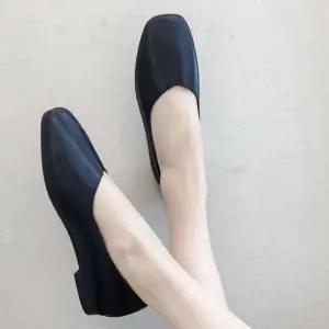 봄패션 여름 신발 여성 플랫 슈즈 데일리 나들이화 코디 출퇴근 편안한 발이 편한 단화