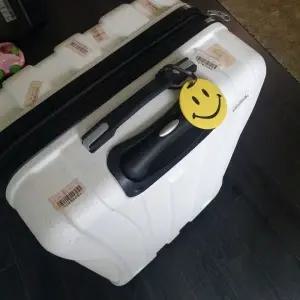 노란색 스마일 얼굴 이름표 고리 캐리어 가방 열쇠고리 책가방