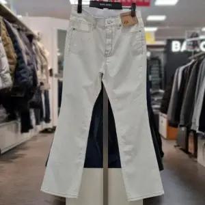 [뱅뱅] HC21 봄 여성부츠컷화이트데님팬츠  NQL157 (S30417919)